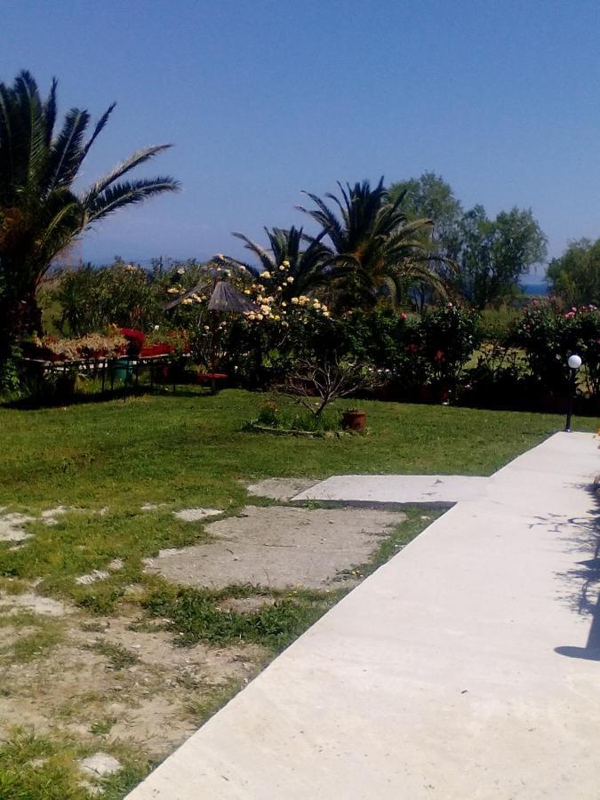 Studios Στουσ Πυργουσ Θερμησ Mytilene Bagian luar foto