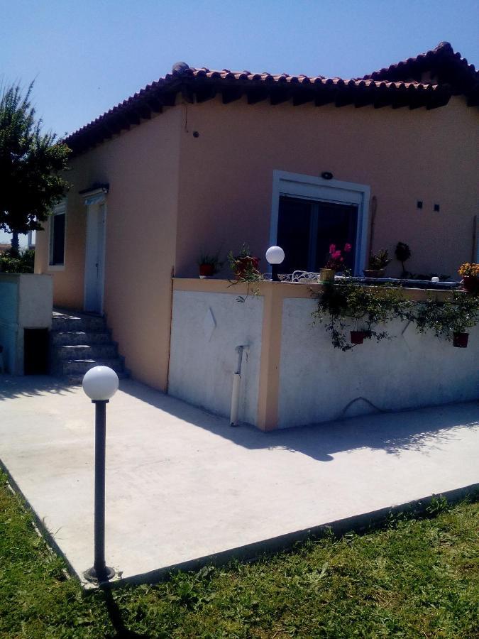 Studios Στουσ Πυργουσ Θερμησ Mytilene Bagian luar foto