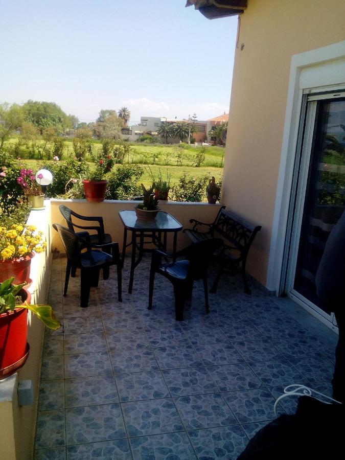 Studios Στουσ Πυργουσ Θερμησ Mytilene Bagian luar foto