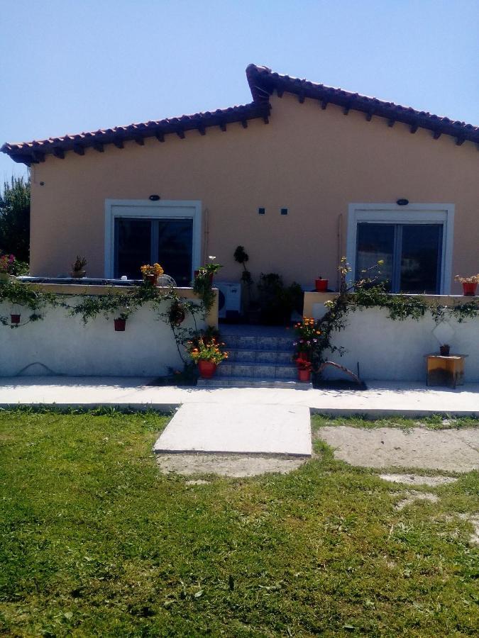 Studios Στουσ Πυργουσ Θερμησ Mytilene Bagian luar foto