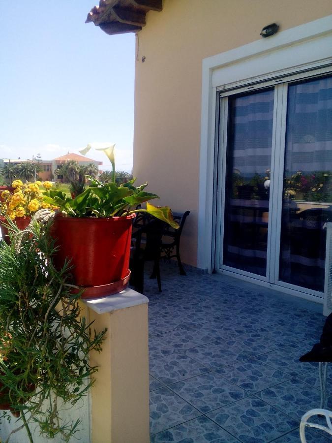 Studios Στουσ Πυργουσ Θερμησ Mytilene Bagian luar foto