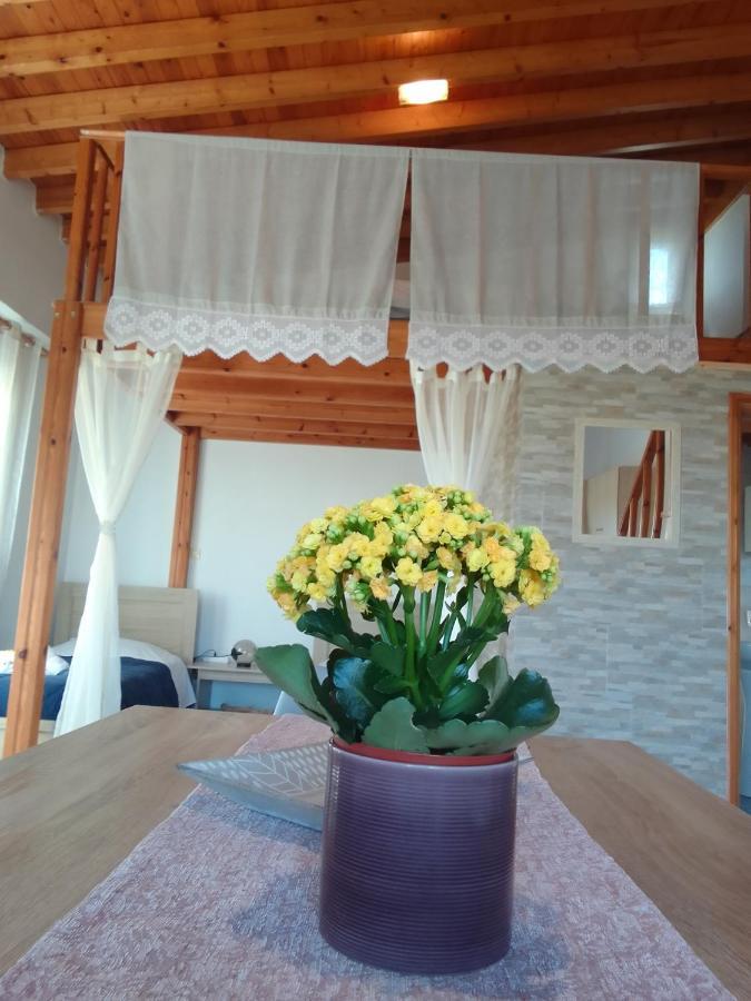 Studios Στουσ Πυργουσ Θερμησ Mytilene Bagian luar foto