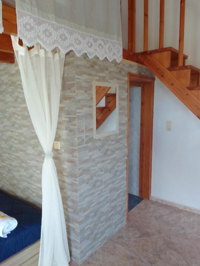 Studios Στουσ Πυργουσ Θερμησ Mytilene Bagian luar foto
