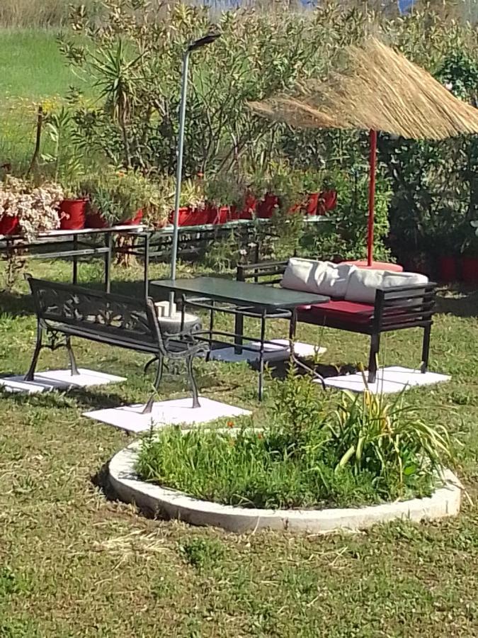 Studios Στουσ Πυργουσ Θερμησ Mytilene Bagian luar foto