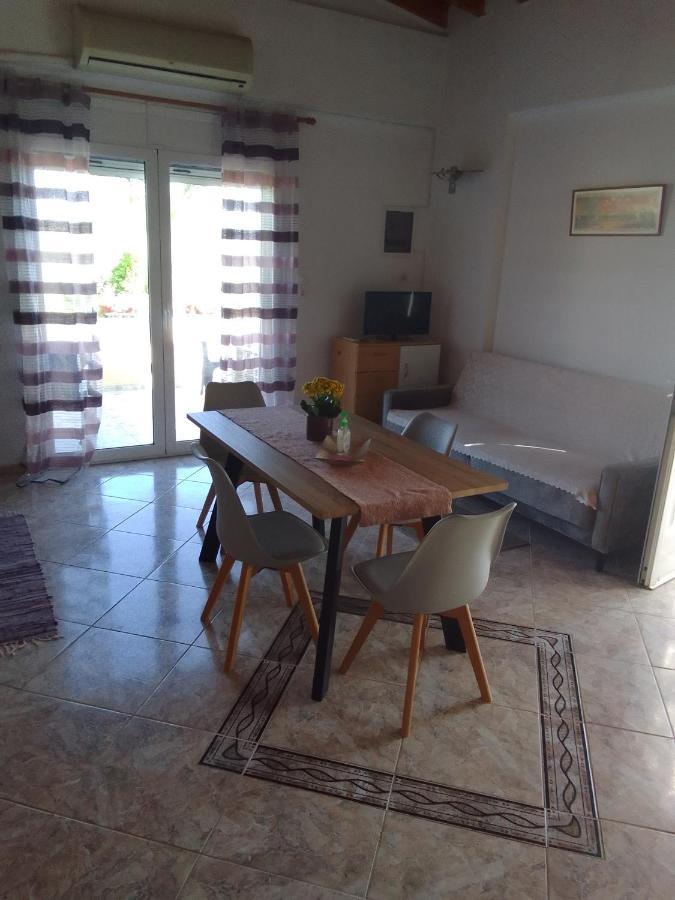 Studios Στουσ Πυργουσ Θερμησ Mytilene Bagian luar foto