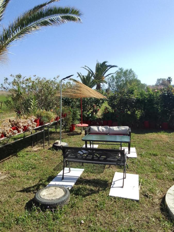 Studios Στουσ Πυργουσ Θερμησ Mytilene Bagian luar foto