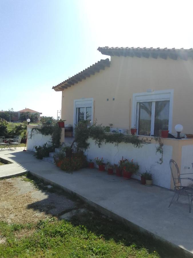 Studios Στουσ Πυργουσ Θερμησ Mytilene Bagian luar foto