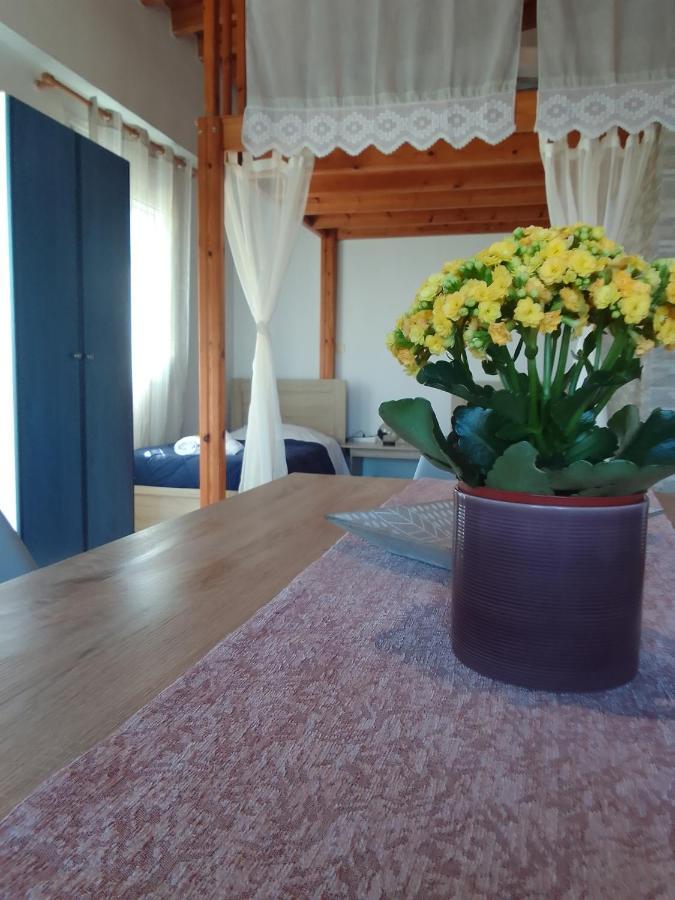 Studios Στουσ Πυργουσ Θερμησ Mytilene Bagian luar foto