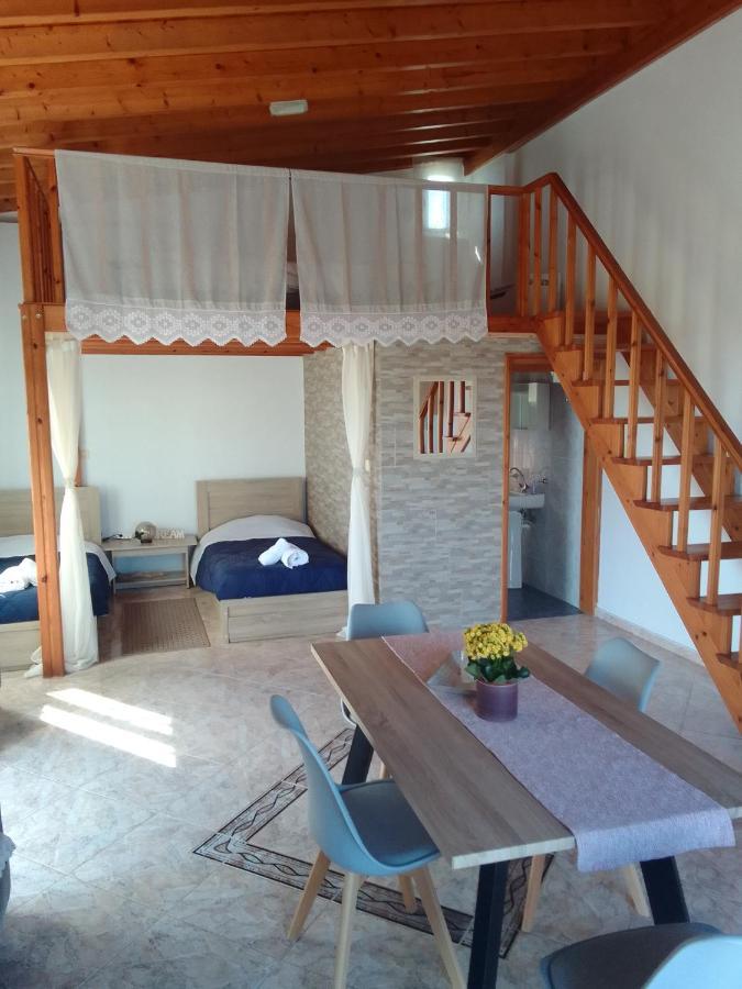Studios Στουσ Πυργουσ Θερμησ Mytilene Bagian luar foto