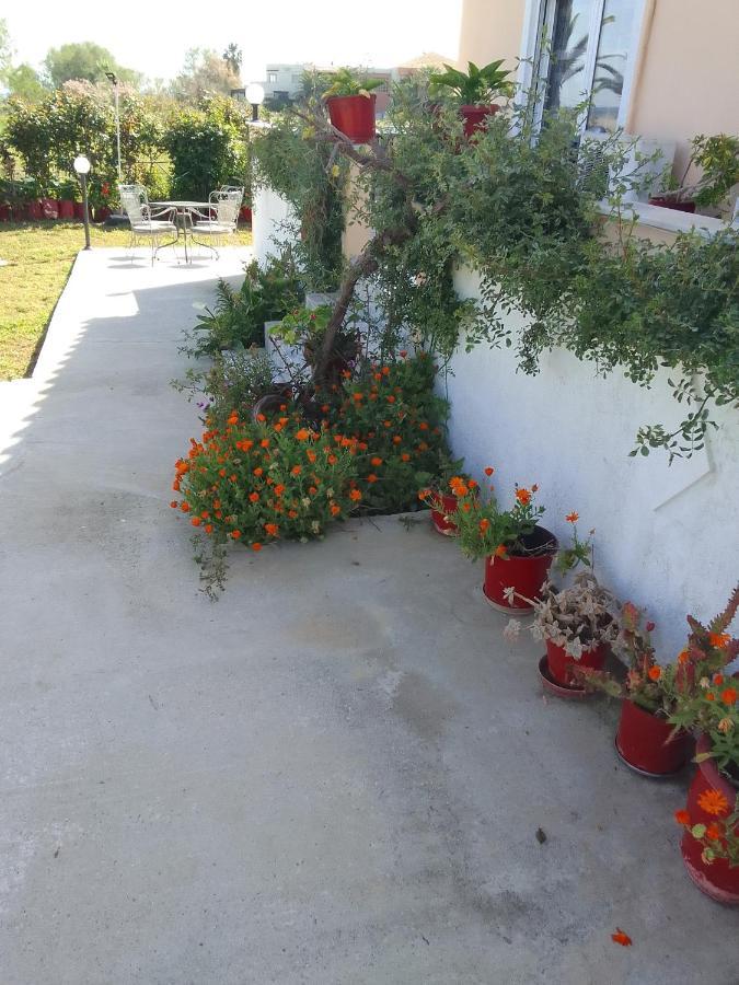 Studios Στουσ Πυργουσ Θερμησ Mytilene Bagian luar foto