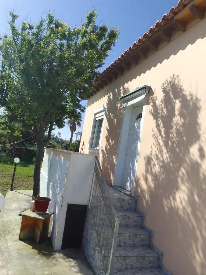 Studios Στουσ Πυργουσ Θερμησ Mytilene Bagian luar foto