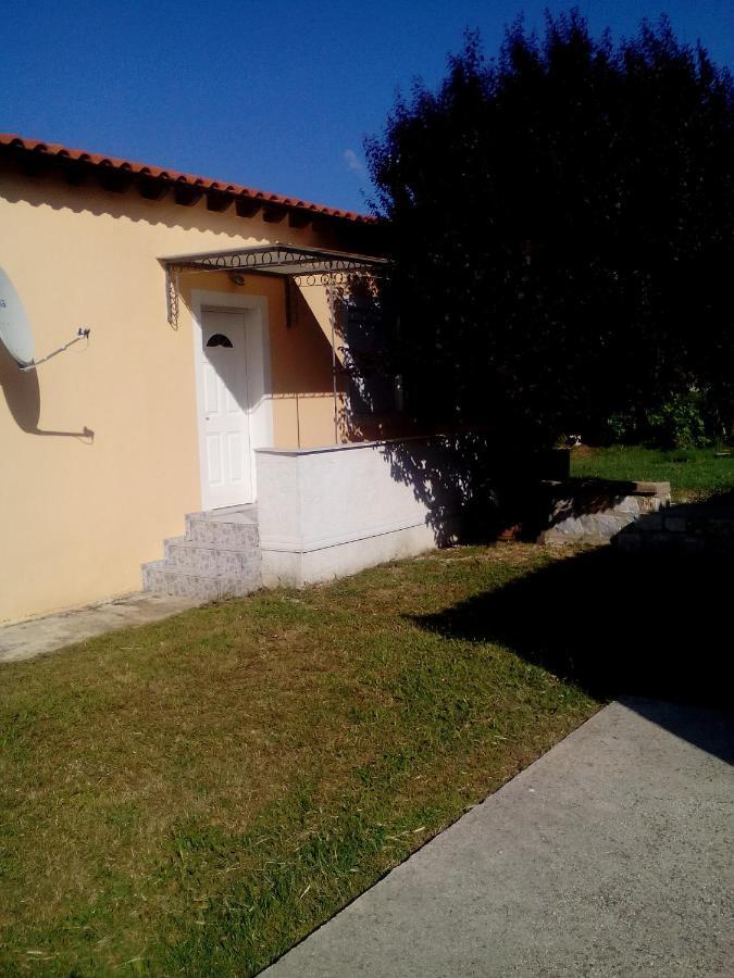 Studios Στουσ Πυργουσ Θερμησ Mytilene Bagian luar foto